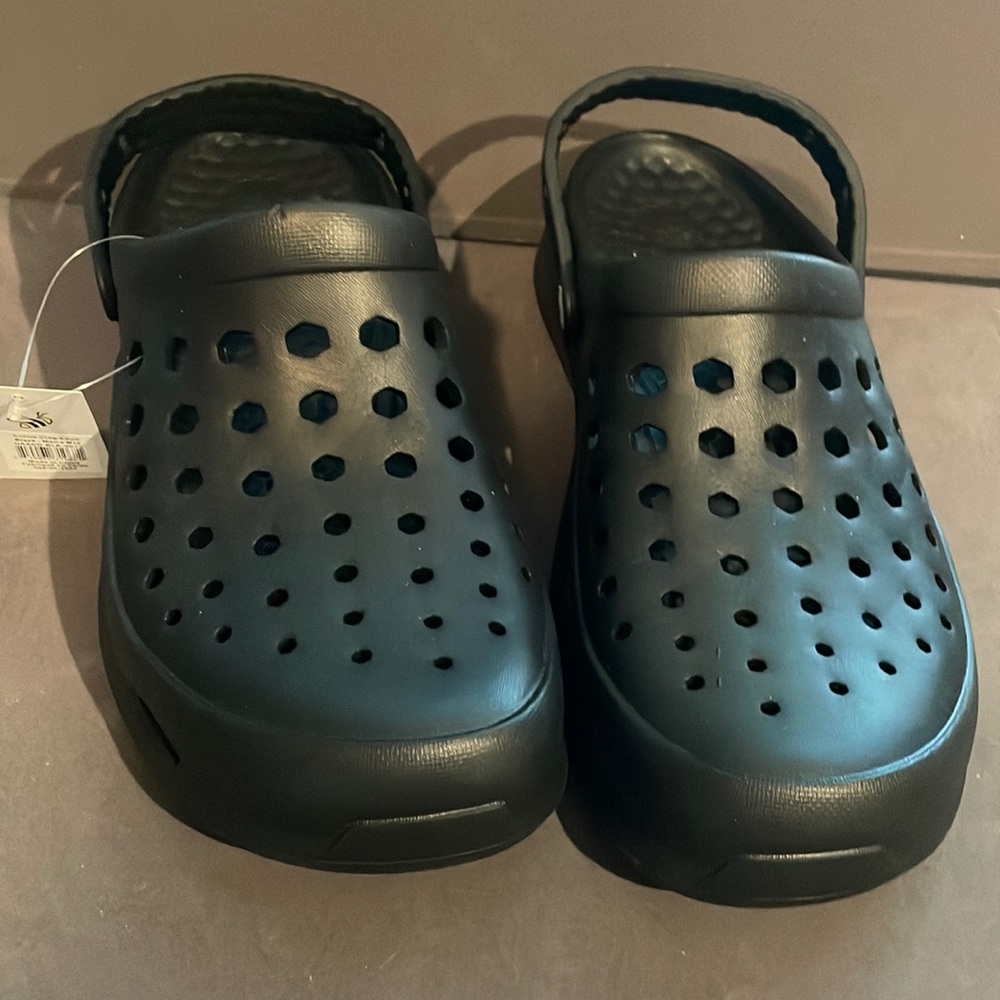 Joybees Men’s Black Clogs